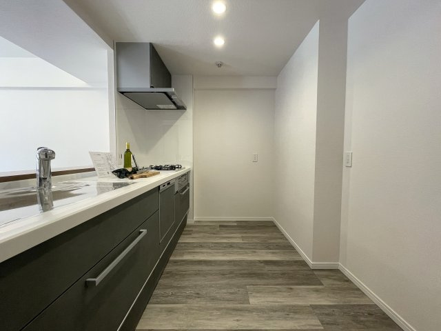 なんてこった！駐車場１台分専用無償！見た目も良きな『エルフィーノ横浜・市沢の丘』リフォームのキッチン|キッチンです