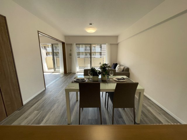 なんてこった！駐車場１台分専用無償！見た目も良きな『エルフィーノ横浜・市沢の丘』リフォームの居間・リビング|ゆったりとした居間です