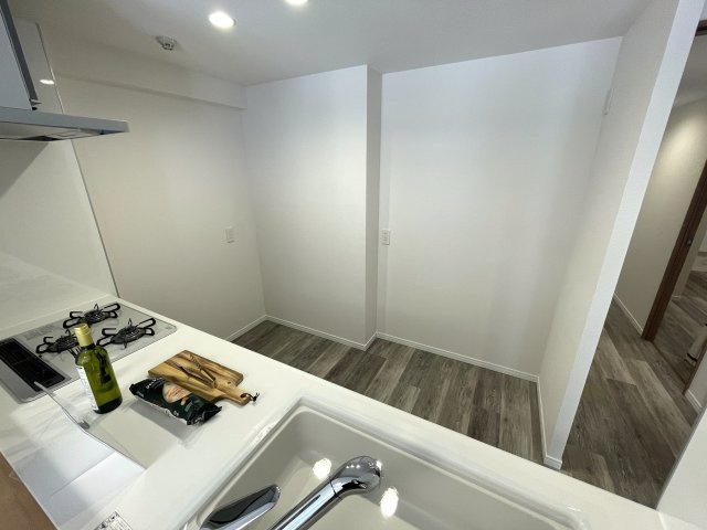 なんてこった！駐車場１台分専用無償！見た目も良きな『エルフィーノ横浜・市沢の丘』リフォームのキッチン|使いやすいキッチンです