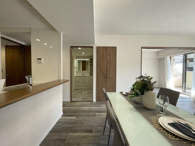 なんてこった！駐車場１台分専用無償！見た目も良きな『エルフィーノ横浜・市沢の丘』リフォームの居間・リビング|おしゃれな居間です