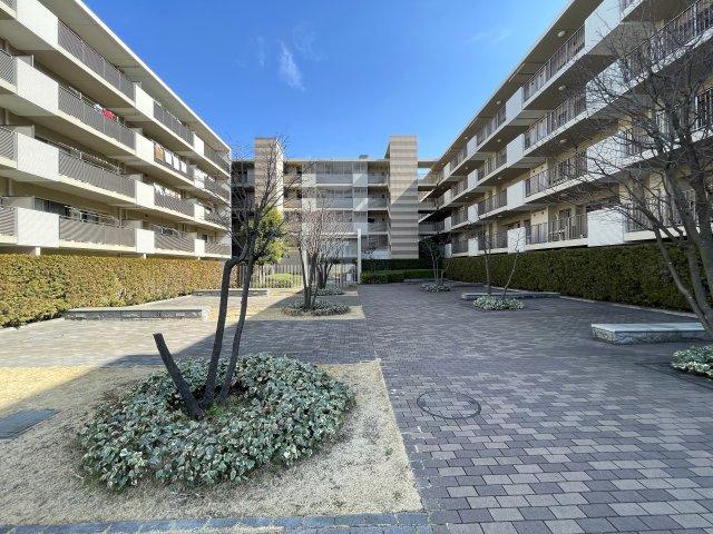 なんてこった！駐車場１台分専用無償！見た目も良きな『エルフィーノ横浜・市沢の丘』リフォームの外観|外観もきれいです