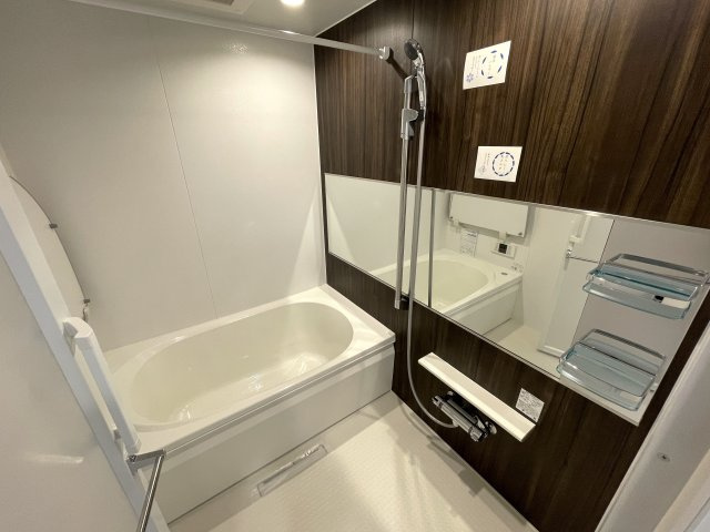 なんてこった！駐車場１台分専用無償！見た目も良きな『エルフィーノ横浜・市沢の丘』リフォームの浴室|きれいなお風呂です