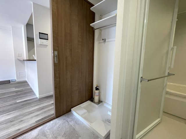 なんてこった！駐車場１台分専用無償！見た目も良きな『エルフィーノ横浜・市沢の丘』リフォームのランドリースペース