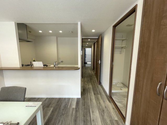 なんてこった！駐車場１台分専用無償！見た目も良きな『エルフィーノ横浜・市沢の丘』リフォームの居間・リビング