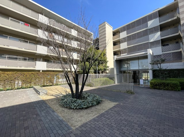 なんてこった！駐車場１台分専用無償！見た目も良きな『エルフィーノ横浜・市沢の丘』リフォームの外観|外観です