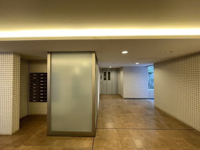 なんてこった！駐車場１台分専用無償！見た目も良きな『エルフィーノ横浜・市沢の丘』リフォームのその他共用部分