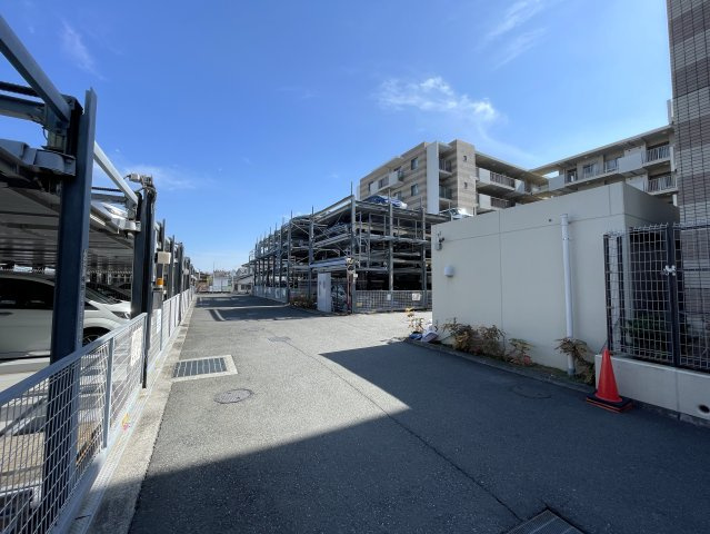 なんてこった！駐車場１台分専用無償！見た目も良きな『エルフィーノ横浜・市沢の丘』リフォームの駐車場|駐車スペースもあります