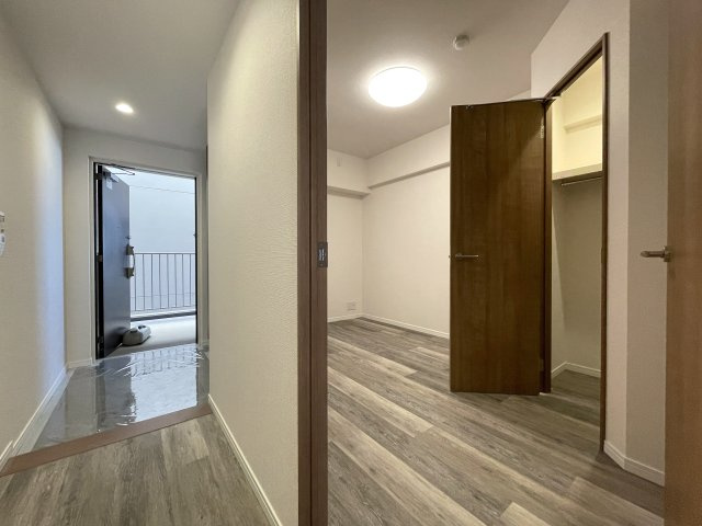 なんてこった！駐車場１台分専用無償！見た目も良きな『エルフィーノ横浜・市沢の丘』リフォームの洋室|落ち着いた色調の洋室です