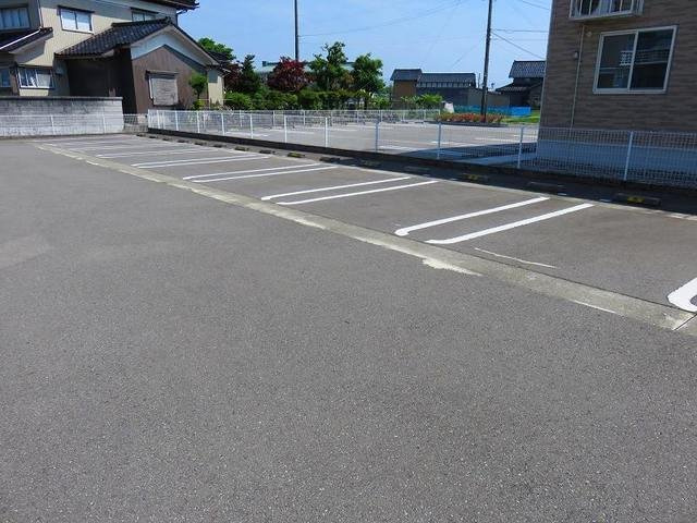 サン・サージュの駐車場