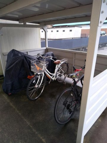 レオパレスラークのその他|駐輪場