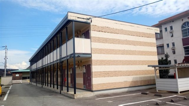 レオパレスラークの外観