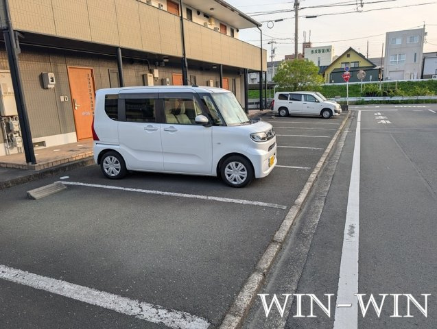 リバーサイド向山の駐車場