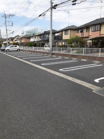 アンジュ・ブローテＡの駐車場