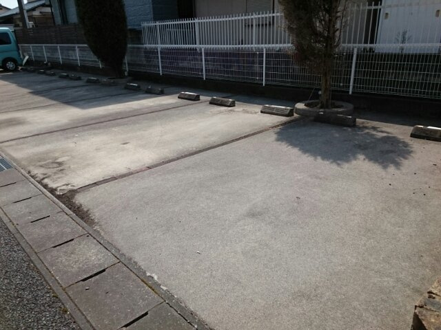 トスカーナＢの駐車場