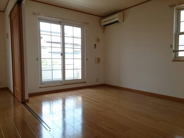 トスカーナＢの居間・リビング