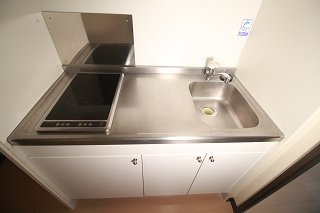 レオネクストミイソレイユのキッチン|備品や設備仕様は号室等により異なります現地をご確認下さい。
