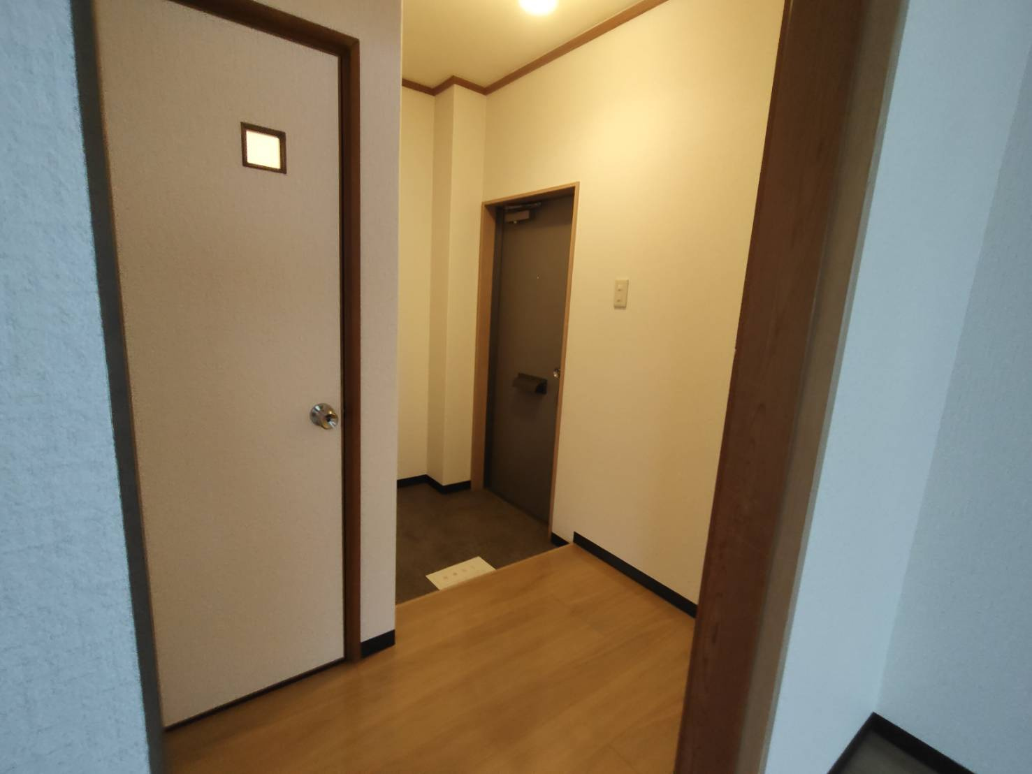 ハイツブルームの玄関