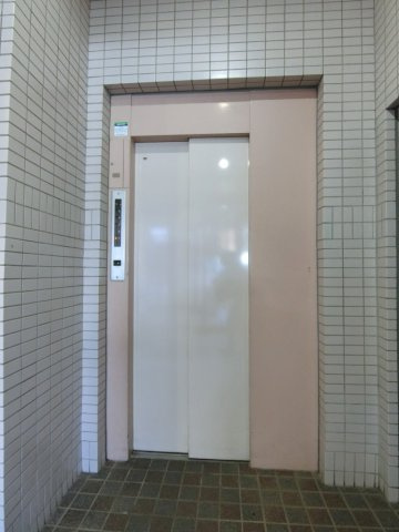 【エントランス】 | いづみマンション一ツ橋 | 整然としたエントランス