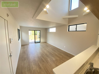 【居間・リビング】 | LDK21.7帖　リビングイン階段　床暖房　牧の原　2号棟 | 広々リビングでゆとりの住空間♪ご家族と過ごすのにピッタリです♪
施工例