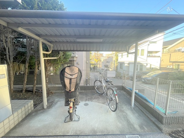 サンシャイン日吉Ⅰのその他共用部分|屋根付き駐輪場