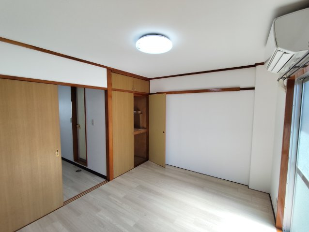 ハイム本一色の洋室