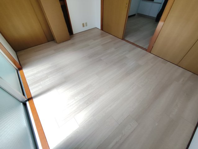 ハイム本一色の洋室