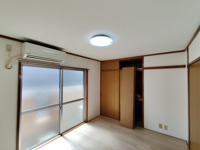 ハイム本一色の洋室