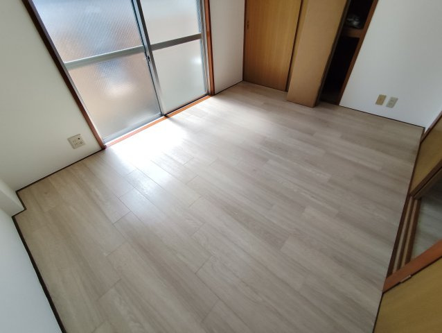 ハイム本一色の洋室