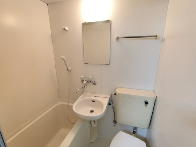 ハイム本一色の浴室