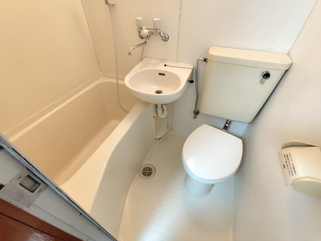 ハイム本一色の浴室