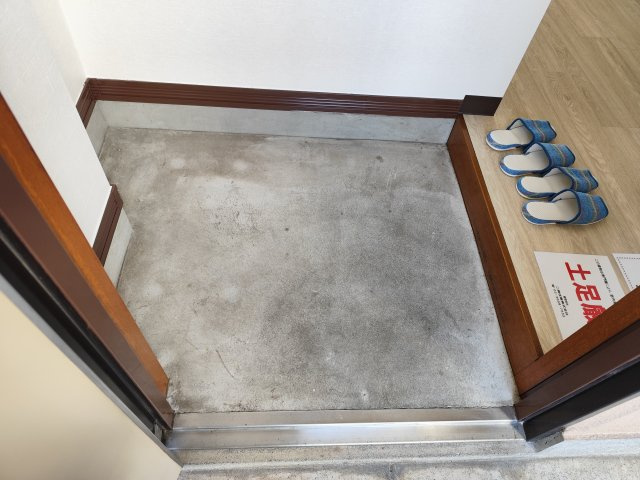 ハイム本一色の玄関