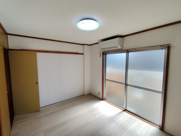 ハイム本一色の洋室