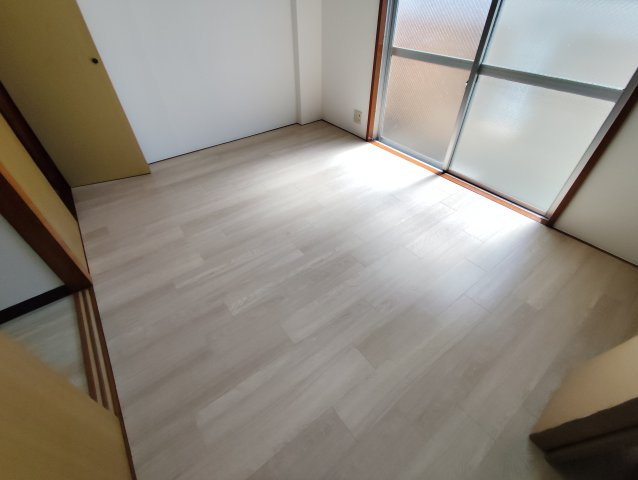 ハイム本一色の洋室