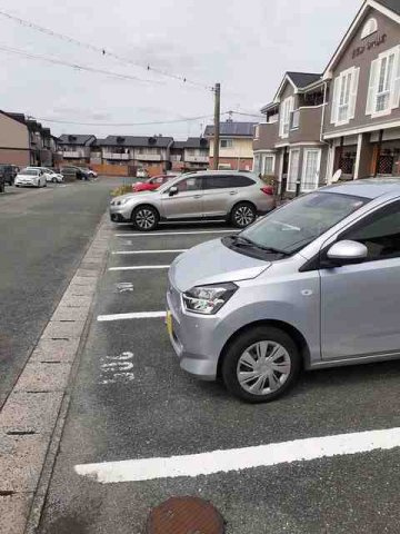 グランシャリオの駐車場