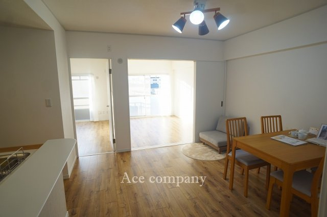 【居間・リビング】 | 朝日プラザ湯里 | 【LDK：約11帖】