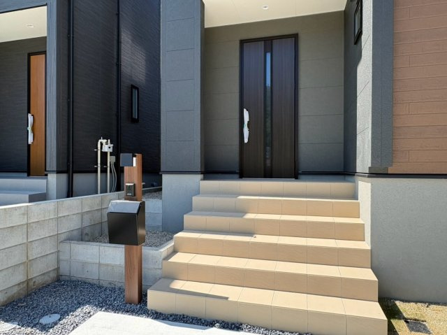 リーブルガーデン　各務原市各務おがせ町9丁目第3　全3区画分譲の玄関|【ピッキング防止機能付き玄関ドア錠】玄関ドアの鍵は上下に２つあり、内側の下段は脱着サムターンキー。
鍵を不正に開錠されても、もう１つの鍵でピッキングを防ぎます。防犯性の高い仕様になっています。