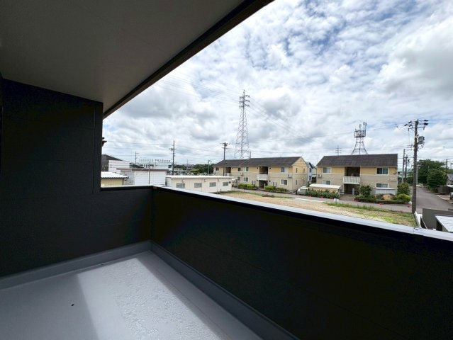 リーブルガーデン　各務原市各務おがせ町9丁目第3　全3区画分譲のバルコニー|バルコニーは南向きで洗濯物もよく乾きます！強度と表面積硬度を持つFPRで防水しています。