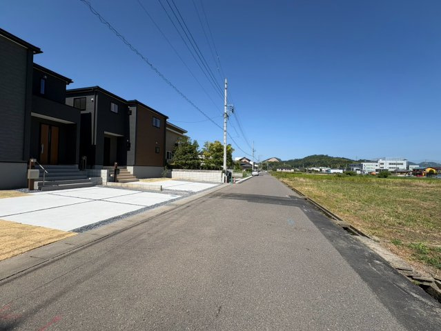 リーブルガーデン　各務原市各務おがせ町9丁目第3　全3区画分譲の前面道路含む現地写真|■前面道路　
■ヤマダ不動産　株式会社リライフ