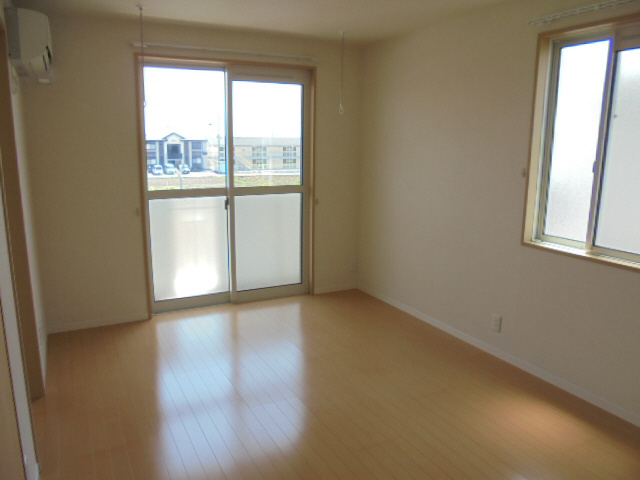 ベルクール加東A棟の居間・リビング