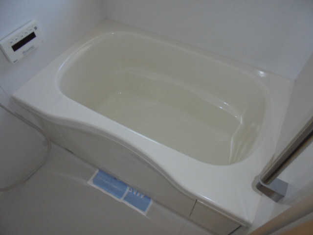 ベルクール加東A棟の浴室