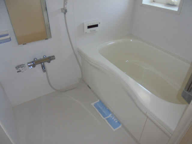 ベルクール加東A棟の浴室