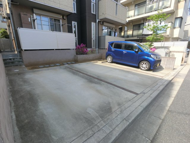 【駐車場】