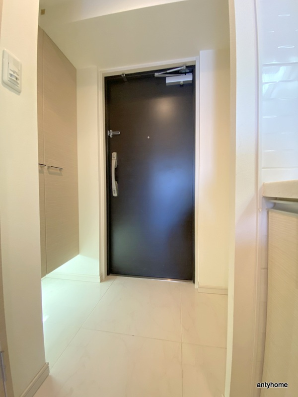 フォーチュニー大手前　仲介手数料無料の玄関