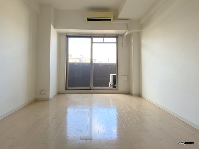 フォーチュニー大手前　仲介手数料無料の居間・リビング