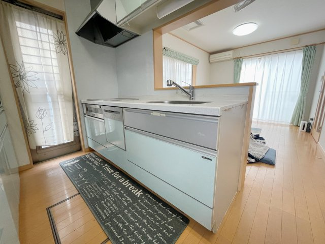 中古戸建・中古住宅　郡山市富久山町福原陣場　行健小・行健中のキッチン|IHクッキングヒーターなので火災の心配を軽減。フラットなのでお掃除がしやすいです！