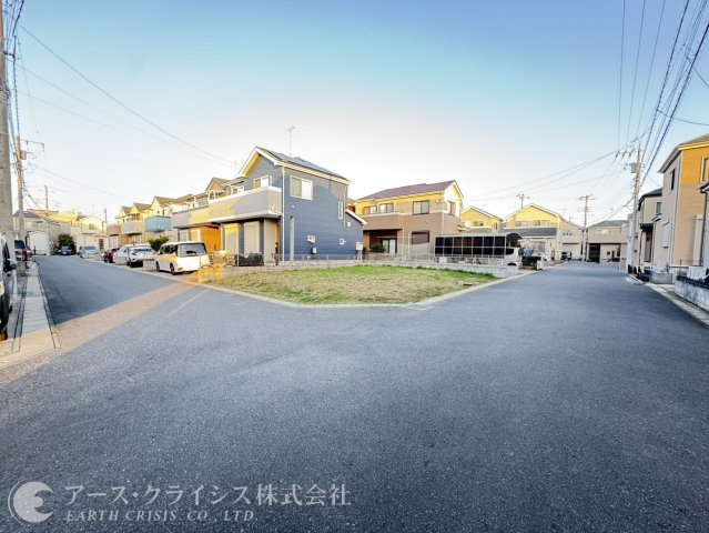 【前面道路含む現地写真】 | 松戸市高塚新田6期 | 風と光がやさしく巡る。朝のコーヒーも、午後の読書も、家族の団らんも、ぜんぶ光に包まれる時間。そんな日々をデザインしませんか♪