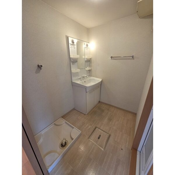 リューボヌールⅣの洗面所|別室イメージ