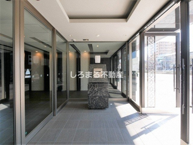 プレサンス玉造ザライブのエントランス