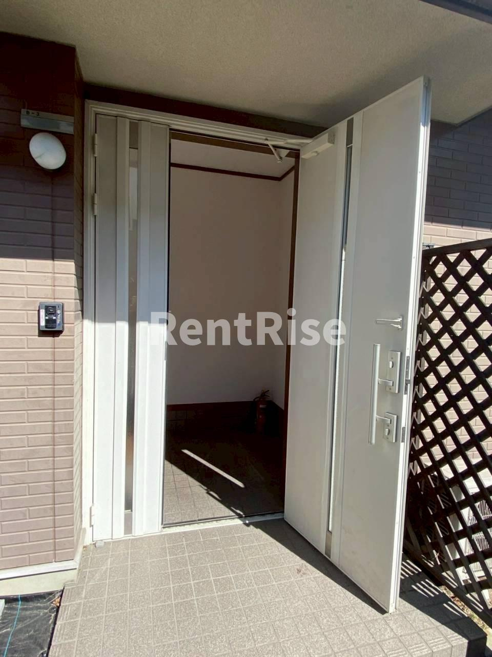 コニファー東栄の玄関