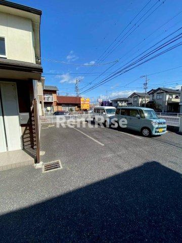 コニファー東栄の駐車場
